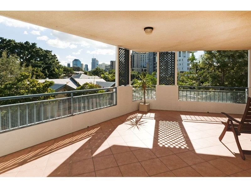 15 239 SHAFSTON AVENUE, Kangaroo Point QLD 4169