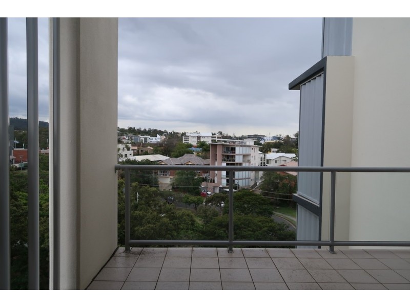8 Belgrave road, Indooroopilly QLD 4068
