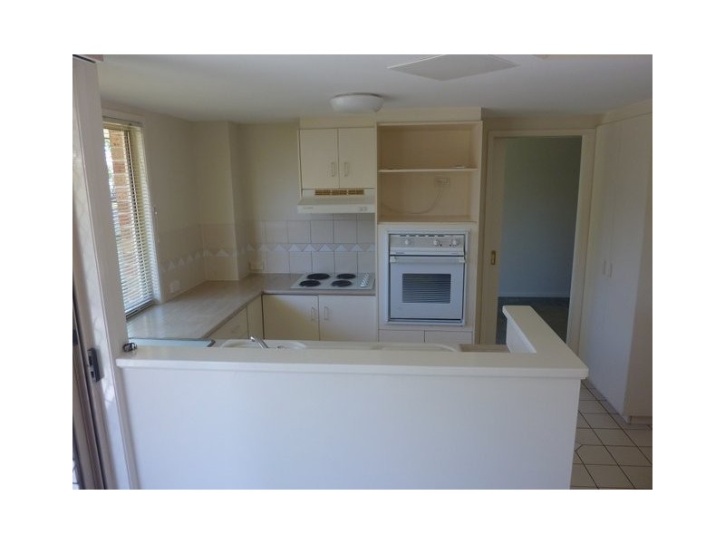 01-75 Brown, Labrador QLD 4215