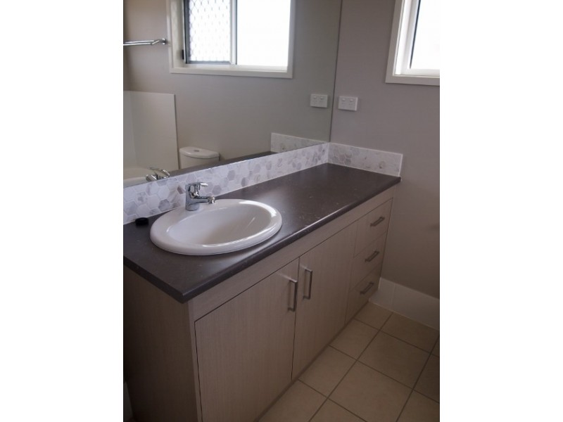 28/15 SILVEREYE DRIVE, Griffin QLD 4503