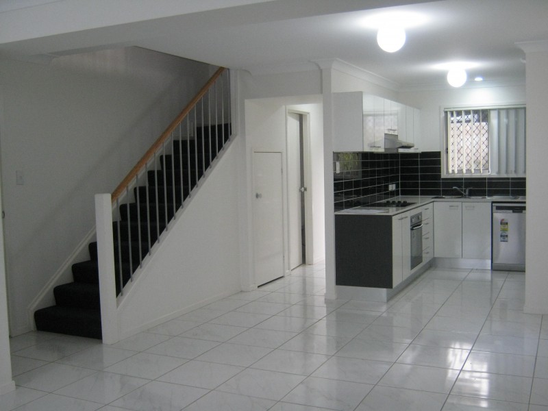 4/2 LAVENDER DRIVE, Griffin QLD 4503