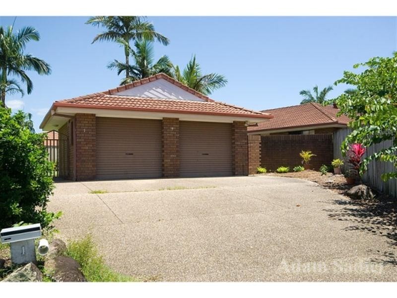 2/9 Elwood Court, Burleigh Waters QLD 4220