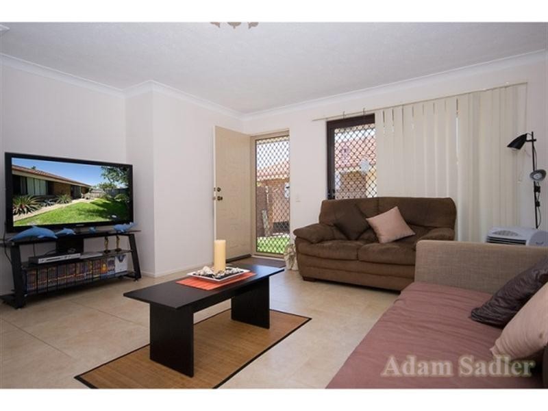 2/9 Elwood Court, Burleigh Waters QLD 4220