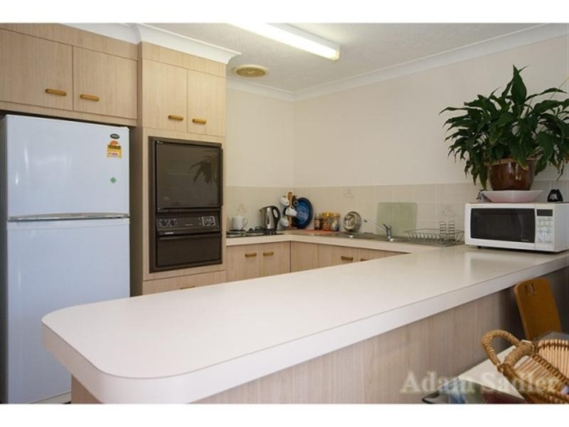 2/9 Elwood Court, Burleigh Waters QLD 4220