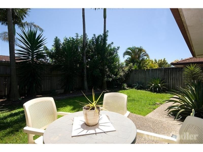 2/9 Elwood Court, Burleigh Waters QLD 4220