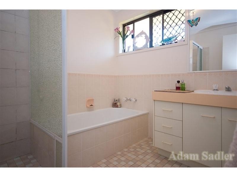 2/9 Elwood Court, Burleigh Waters QLD 4220