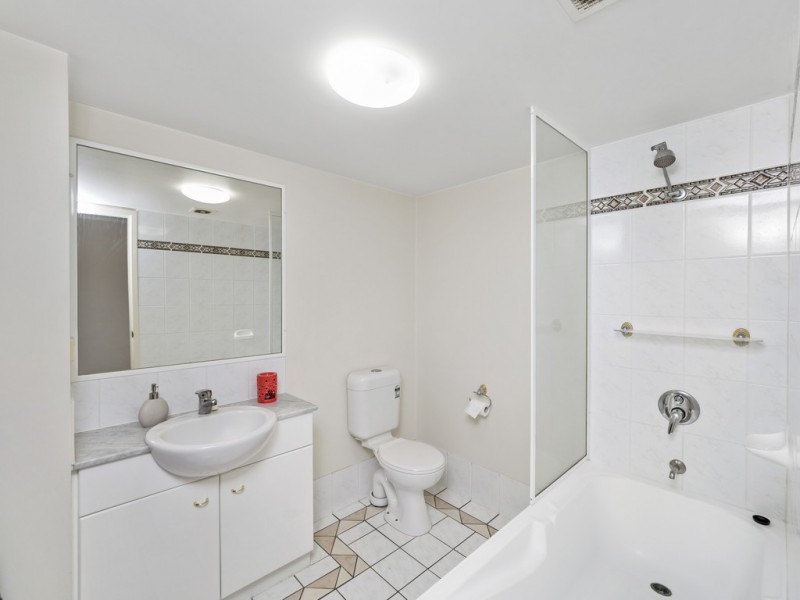 52/45 Harries Rd, Coorparoo QLD 4151