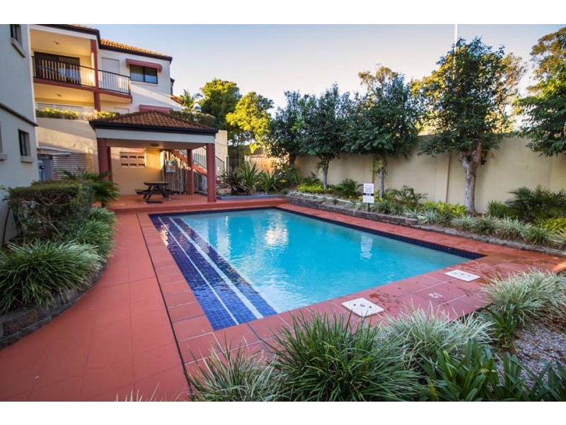 15 Dansie Street, Greenslopes QLD 4120