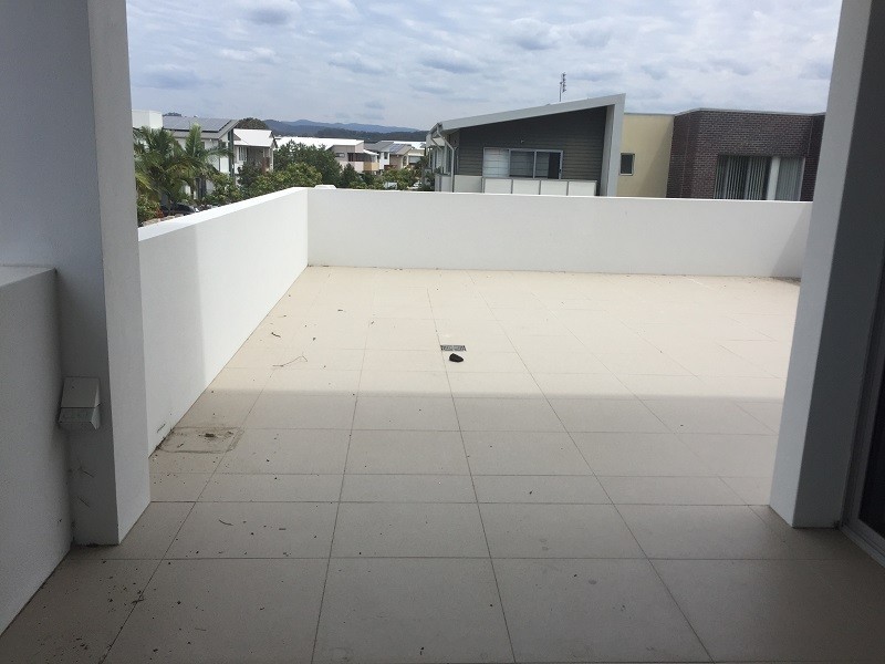 Unit 25 / 33 lakefront Crescent, Varsity Lakes QLD 4227