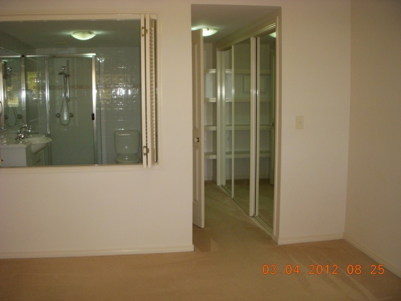 6/82-86 Limetree Parade, Runaway Bay QLD 4216