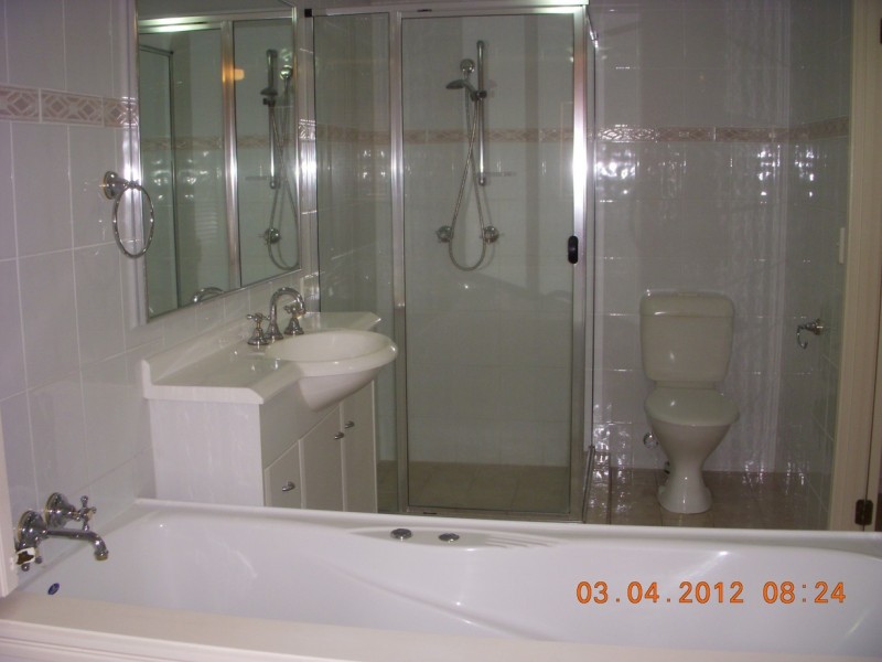 6/82-86 Limetree Parade, Runaway Bay QLD 4216