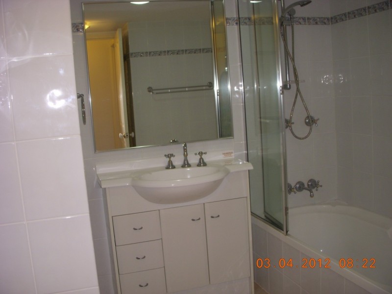 6/82-86 Limetree Parade, Runaway Bay QLD 4216