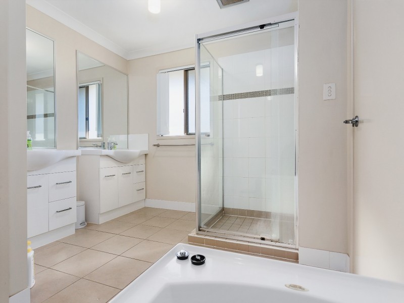 170 Barrack Road, Cannon Hill QLD 4170