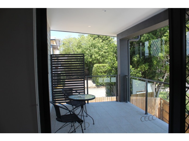 2/2 Hicks, Mount Gravatt East QLD 4122