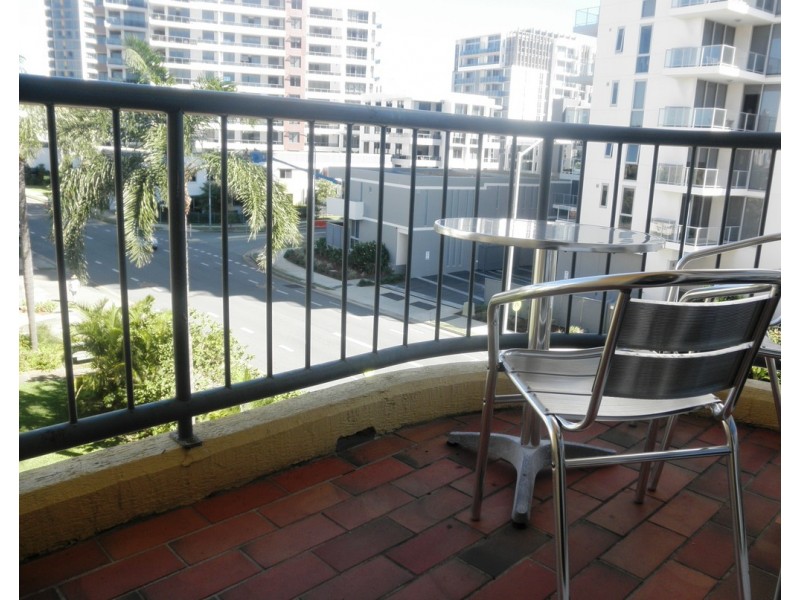 413/2 Barney Street, Southport QLD 4215