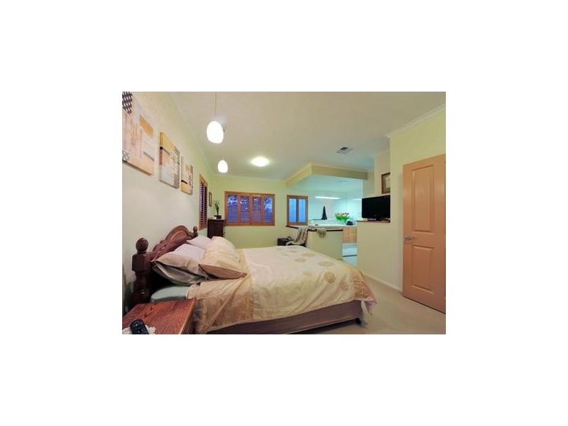 43 Power Street, Norman Park QLD 4170
