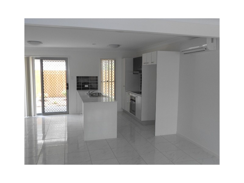 18/1 Gumview street, Albany Creek QLD 4035