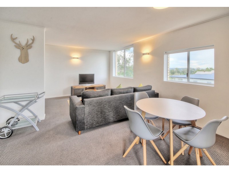 77 Durham, St Lucia QLD 4067