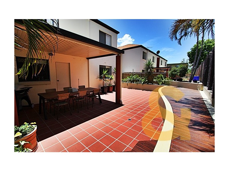 15 Dansie Street, Greenslopes QLD 4120