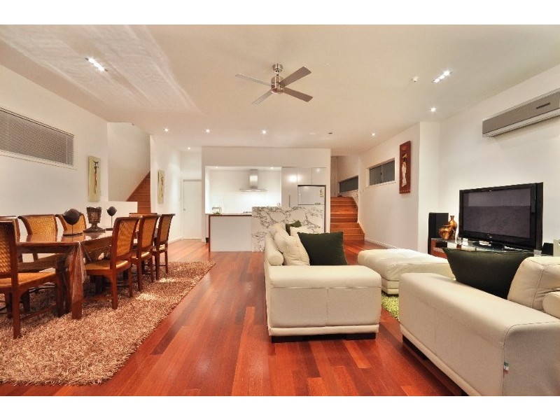 60 Gladstone St, Indooroopilly QLD 4068