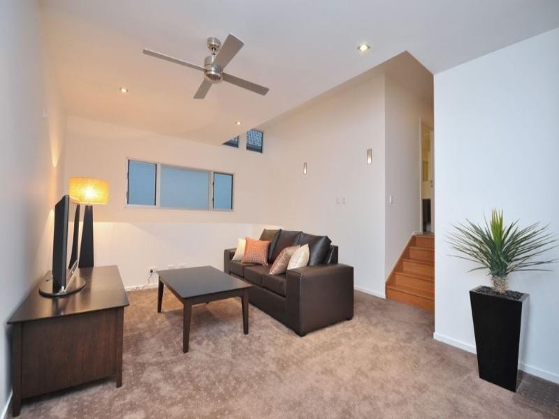 60 Gladstone St, Indooroopilly QLD 4068