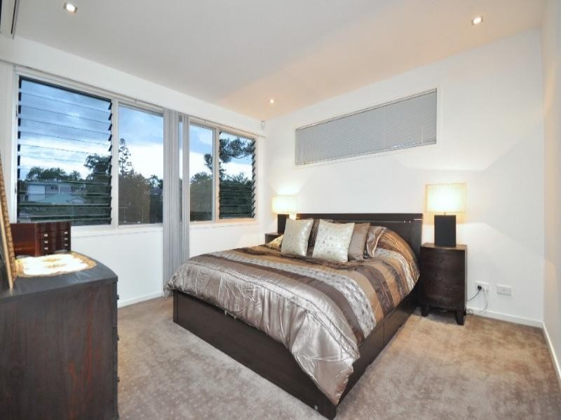 60 Gladstone St, Indooroopilly QLD 4068