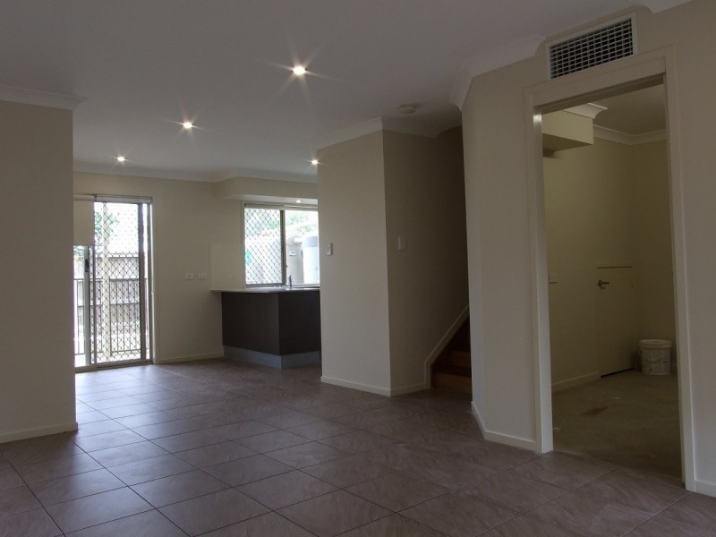 2/75 LEVINGTON ROAD, Eight Mile Plains QLD 4113