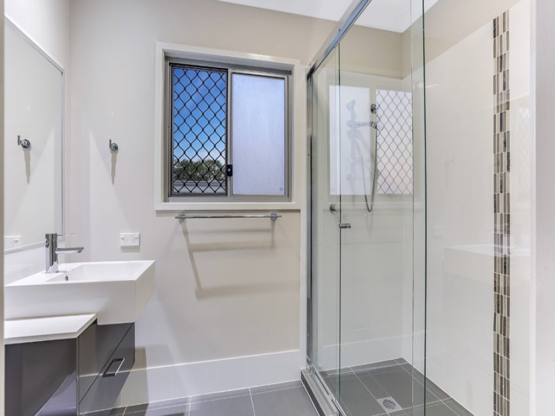 111 Leitchs Rd South, Albany Creek QLD 4035