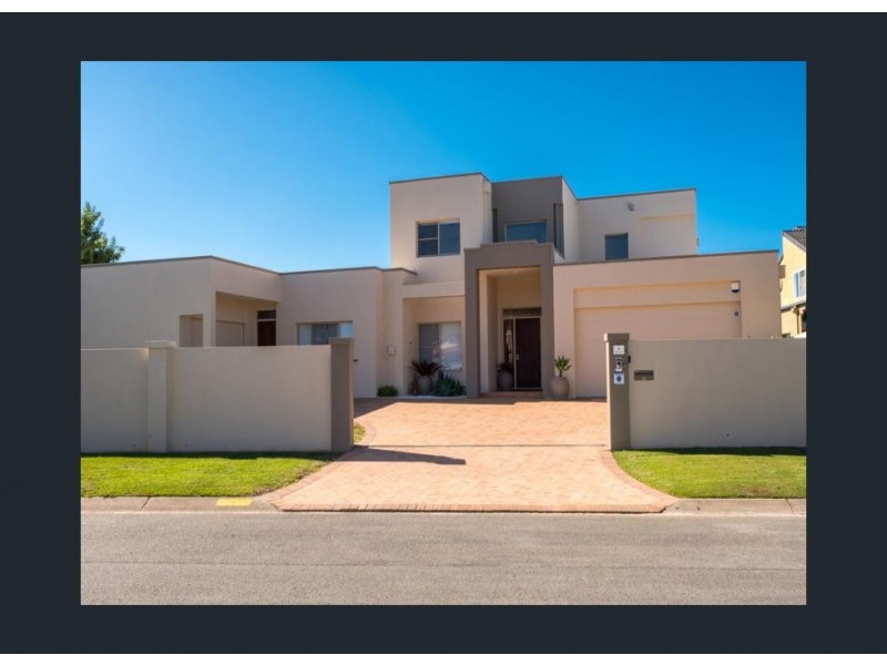 4 Portobello Drive, Mermaid Waters QLD 4218