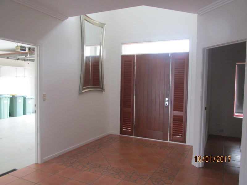 4 Portobello Drive, Mermaid Waters QLD 4218
