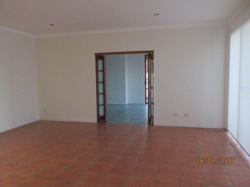 4 Portobello Drive, Mermaid Waters QLD 4218