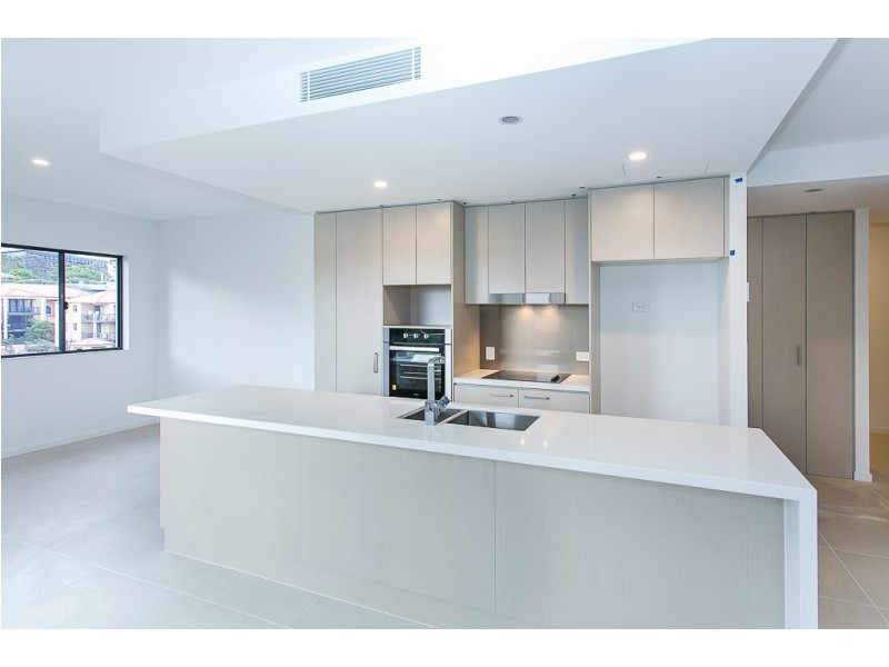 11 Andrews St, Southport QLD 4215