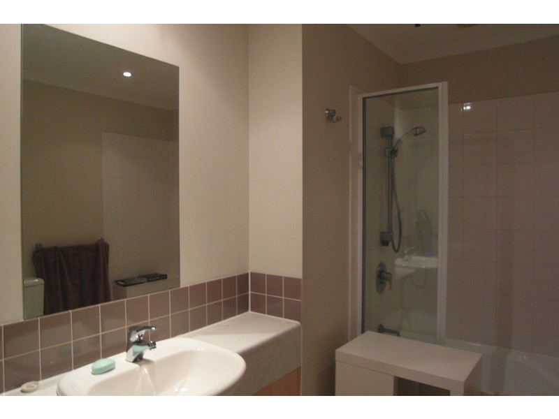 54-M- Vernon Tce, Teneriffe QLD 4005