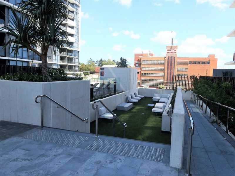 22 Railway Tce, Milton QLD 4064