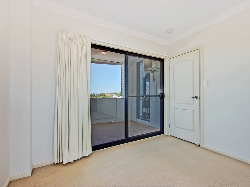 40 Bell Street (cnr Main St), Kangaroo Point QLD 4169