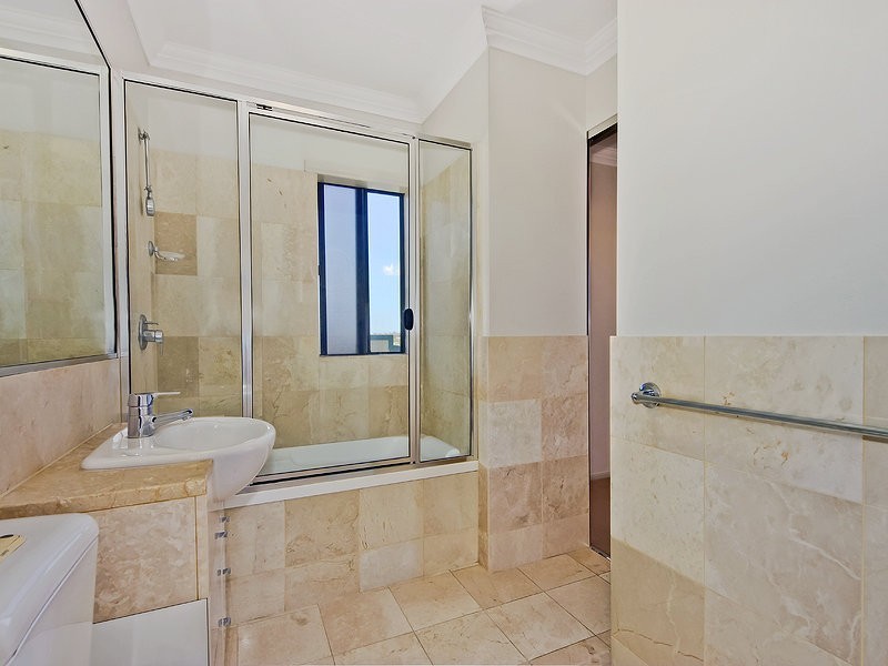40 Bell Street (cnr Main St), Kangaroo Point QLD 4169