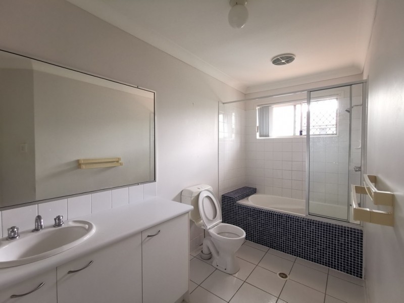 210 Government Road, Forest Lake QLD 4078