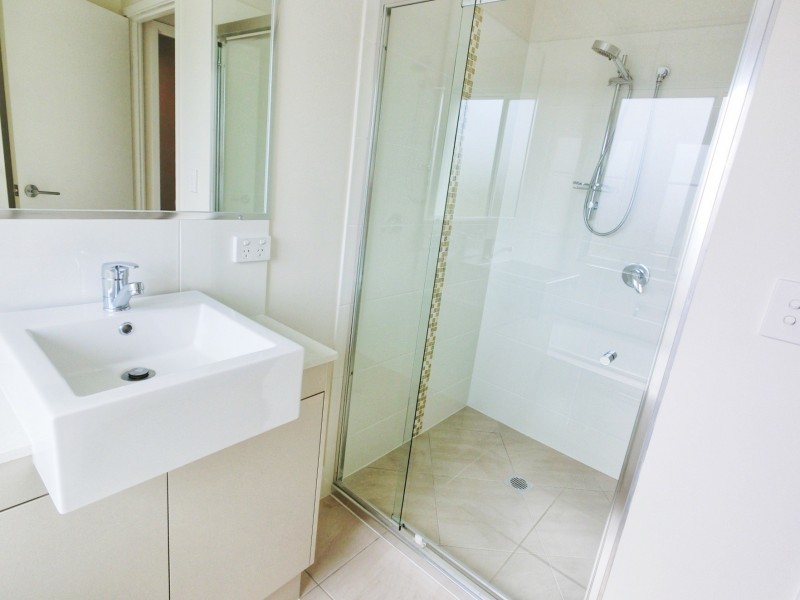 2 Lakes Entrace Drive, Springfield Lakes QLD 4300