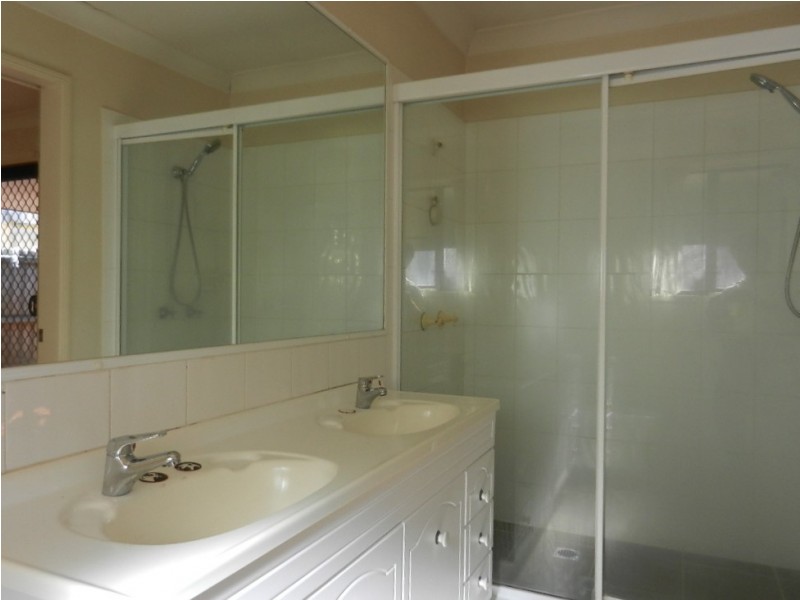 2/12 Angel, Eight Mile Plains QLD 4113