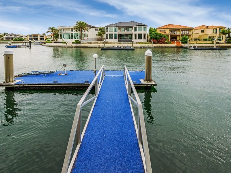 Sovereign Islands QLD 4216