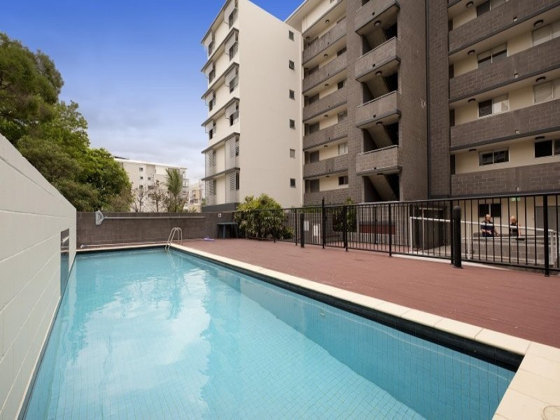 8 Belgrave road, Indooroopilly QLD 4068