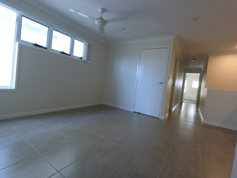 2D Lakes Entrance Drive, Springfield Lakes QLD 4300