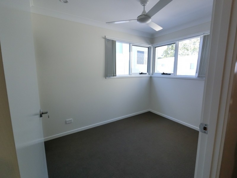 2D Lakes Entrance Drive, Springfield Lakes QLD 4300