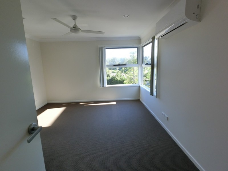 2D Lakes Entrance Drive, Springfield Lakes QLD 4300