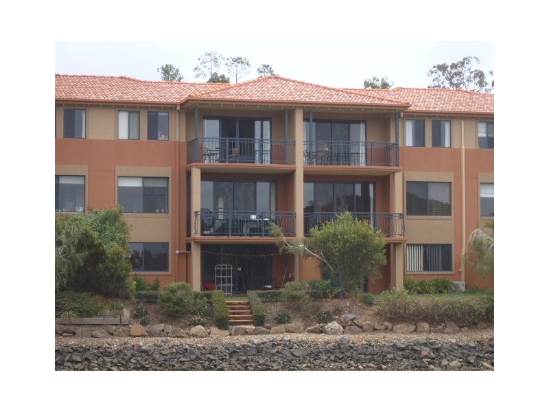 8/4 University Drive, Robina QLD 4226