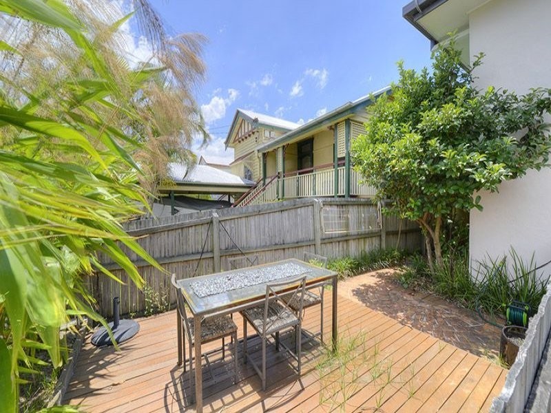 2/19 Lindsay, Hawthorne QLD 4171