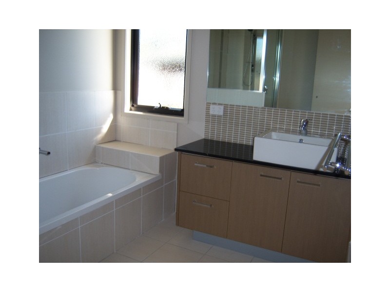 17 Lachlan Drive, Wakerley QLD 4154