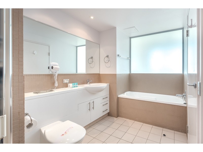 411/360 MARINE PARADE, Labrador QLD 4215