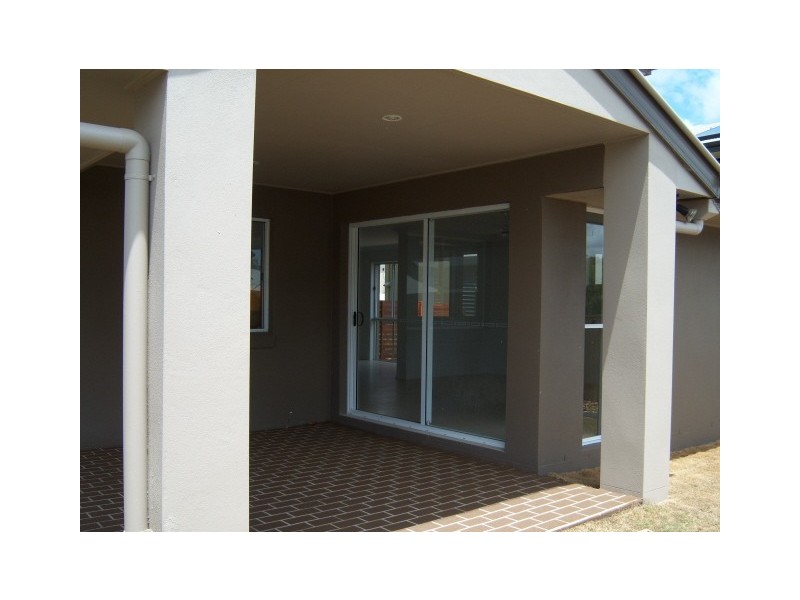 15 Lachlan Drive, Wakerley QLD 4154