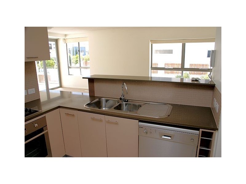 2/62 RIVERWALK AVENUE, Robina QLD 4226